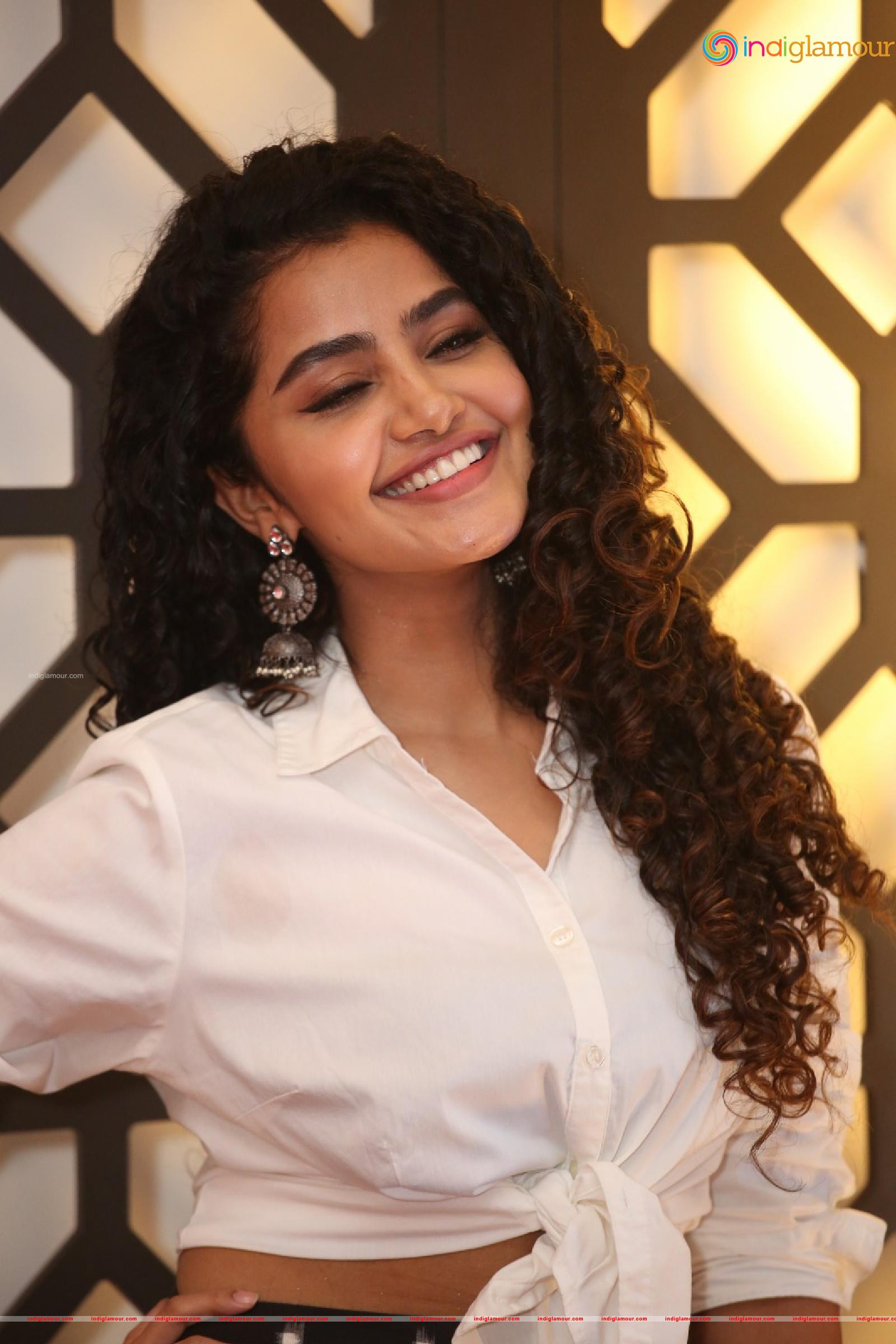 Anupama Parameswaran Actress hd photo
