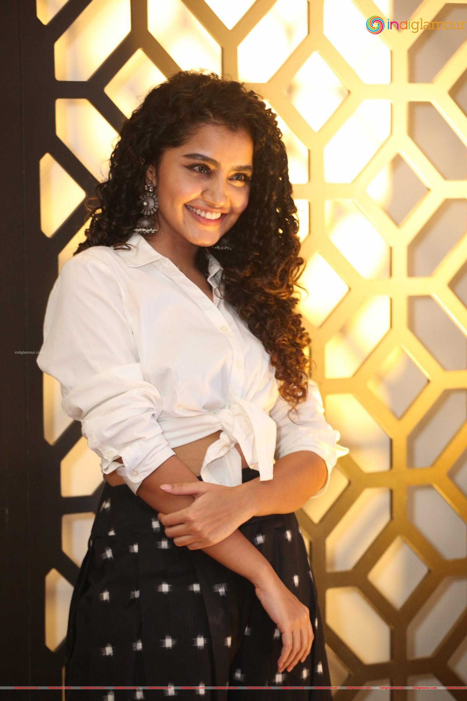 Anupama Parameswaran Actress hd photo