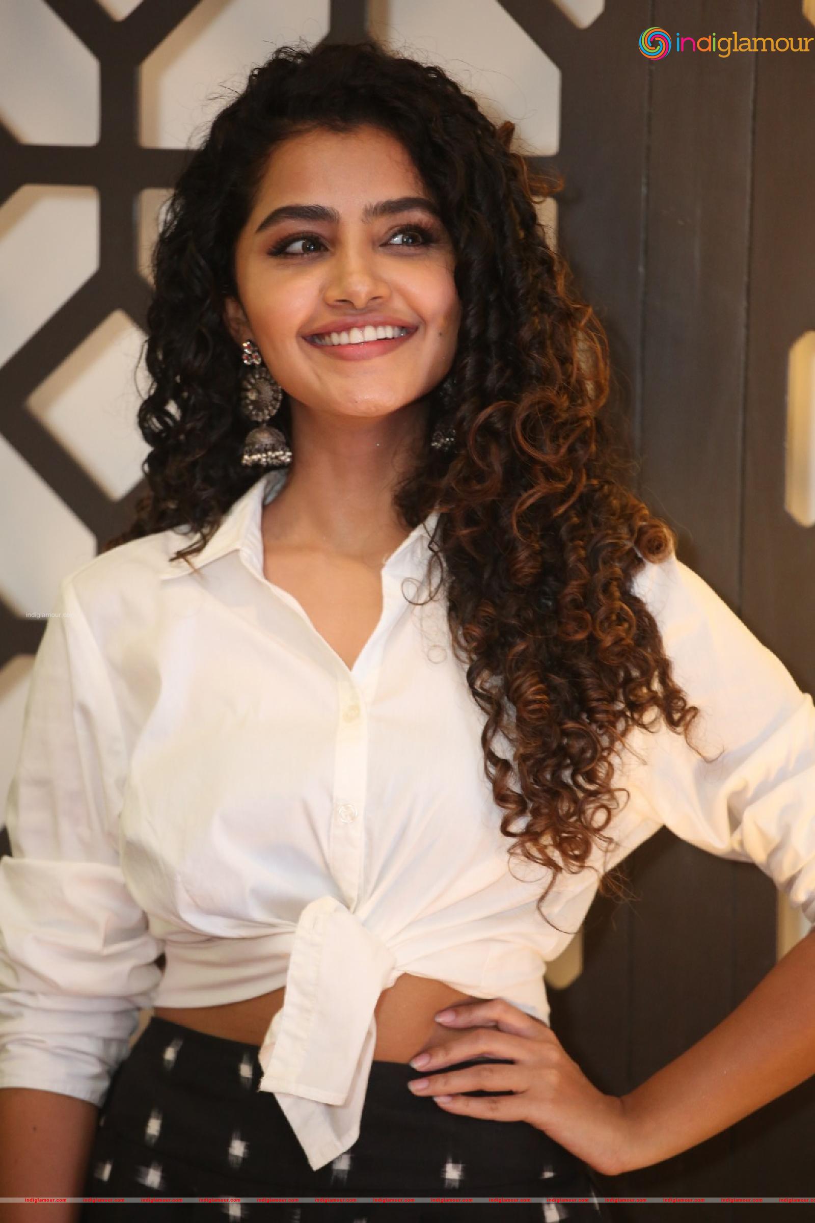 Anupama Parameswaran Actress hd photo