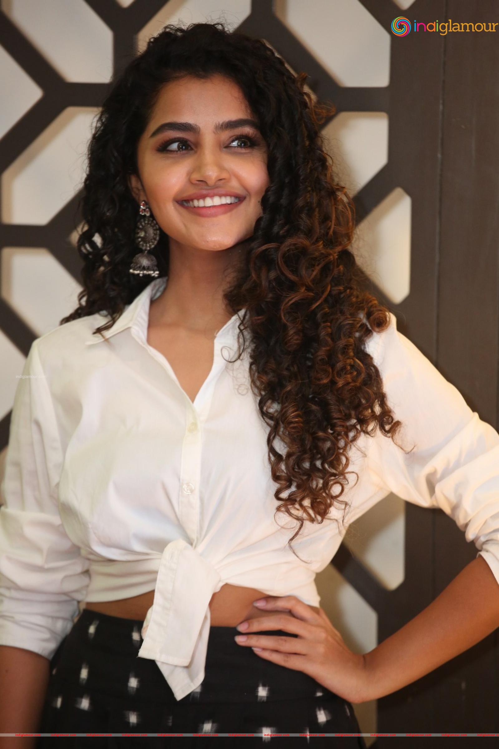 Anupama Parameswaran Actress hd photo
