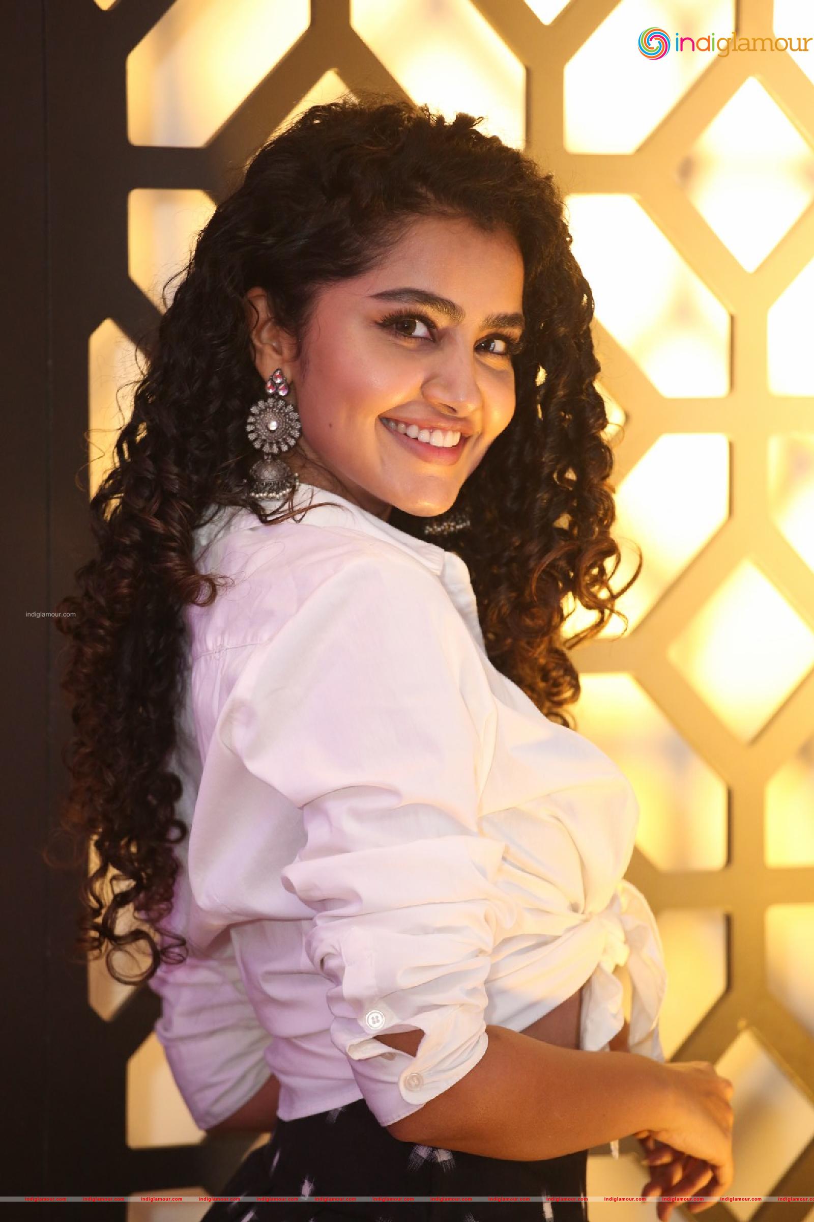 Anupama Parameswaran Actress hd photo