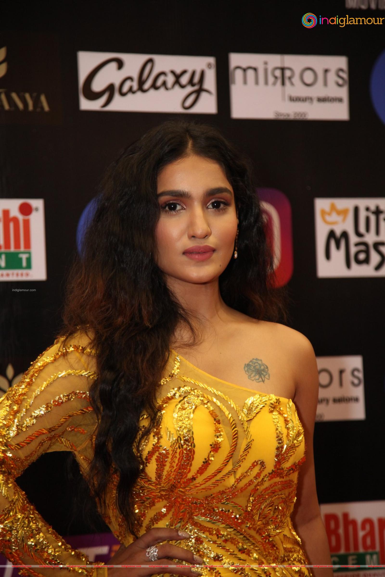 Saniya Iyappan Actress hd photo