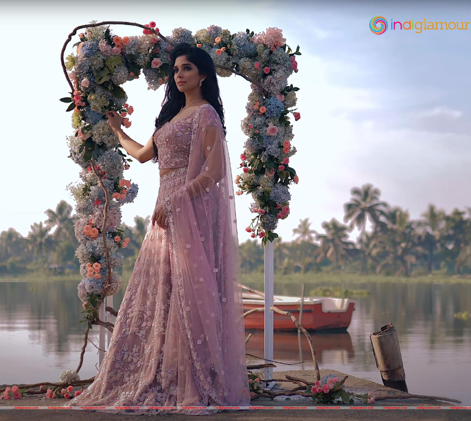 Nyla Usha Actress hd photo