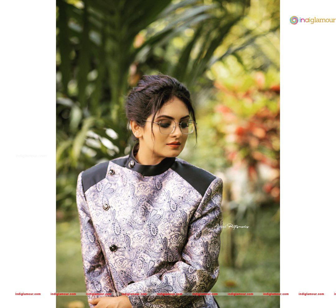 Gayatri Arun Actress hd photo