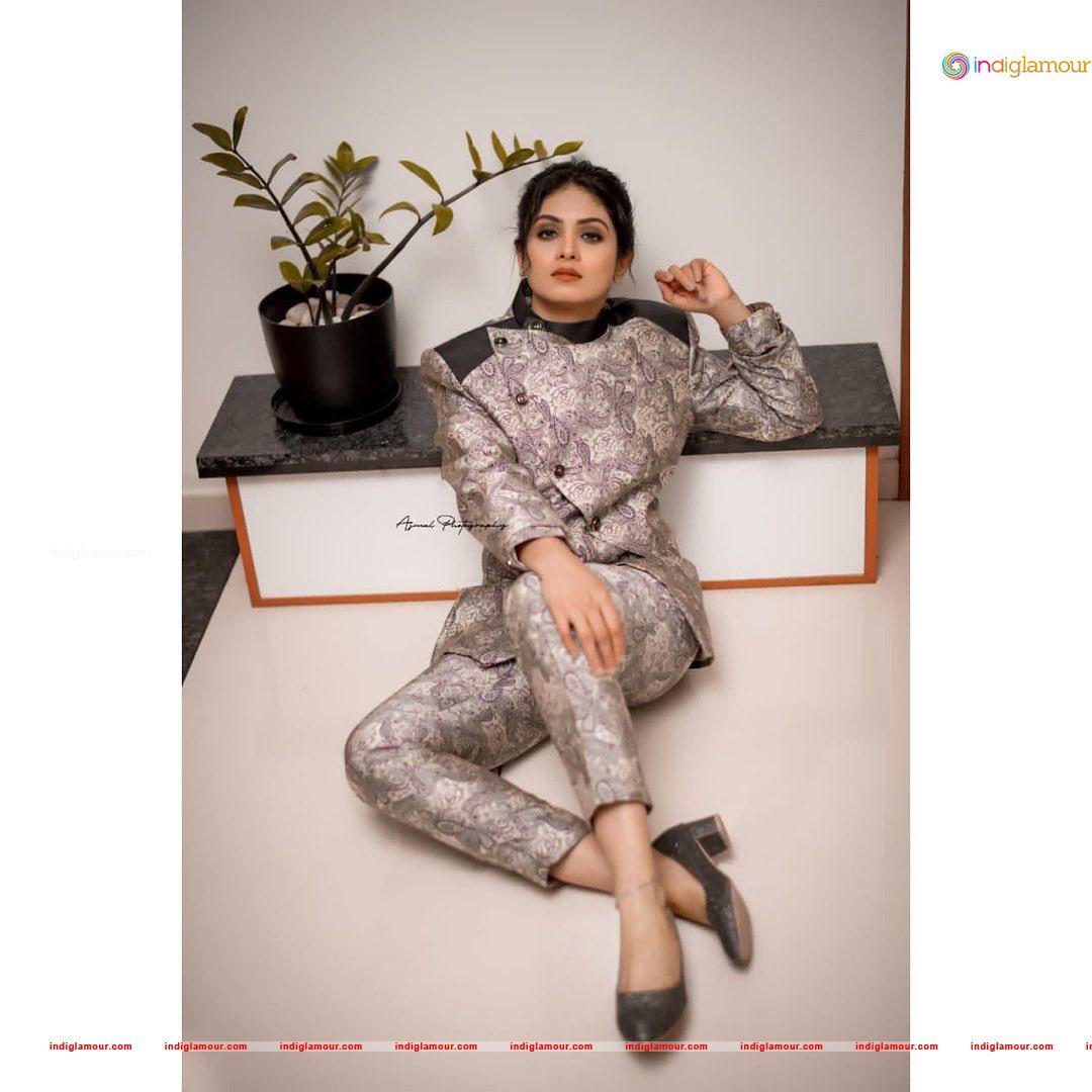 Gayatri Arun Actress hd photo