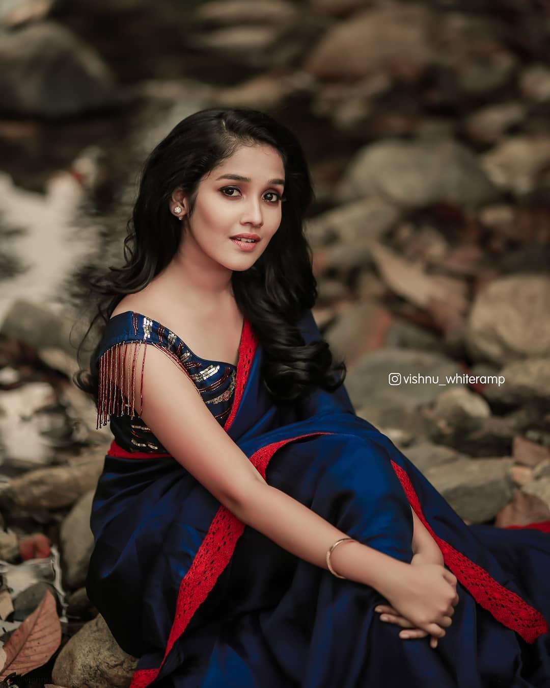 Anikha Surendran Actress hd photo