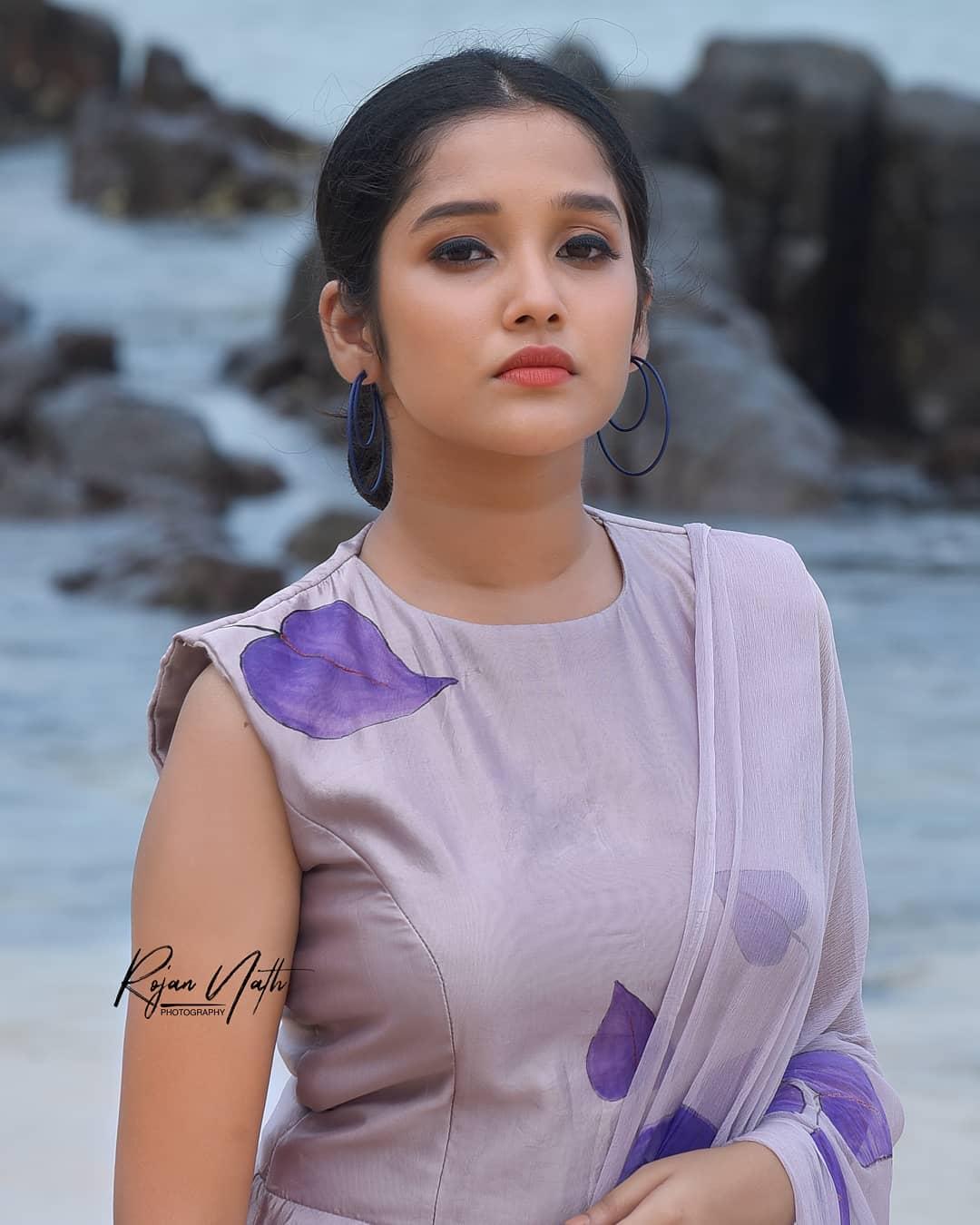 Anikha Surendran Actress hd photo