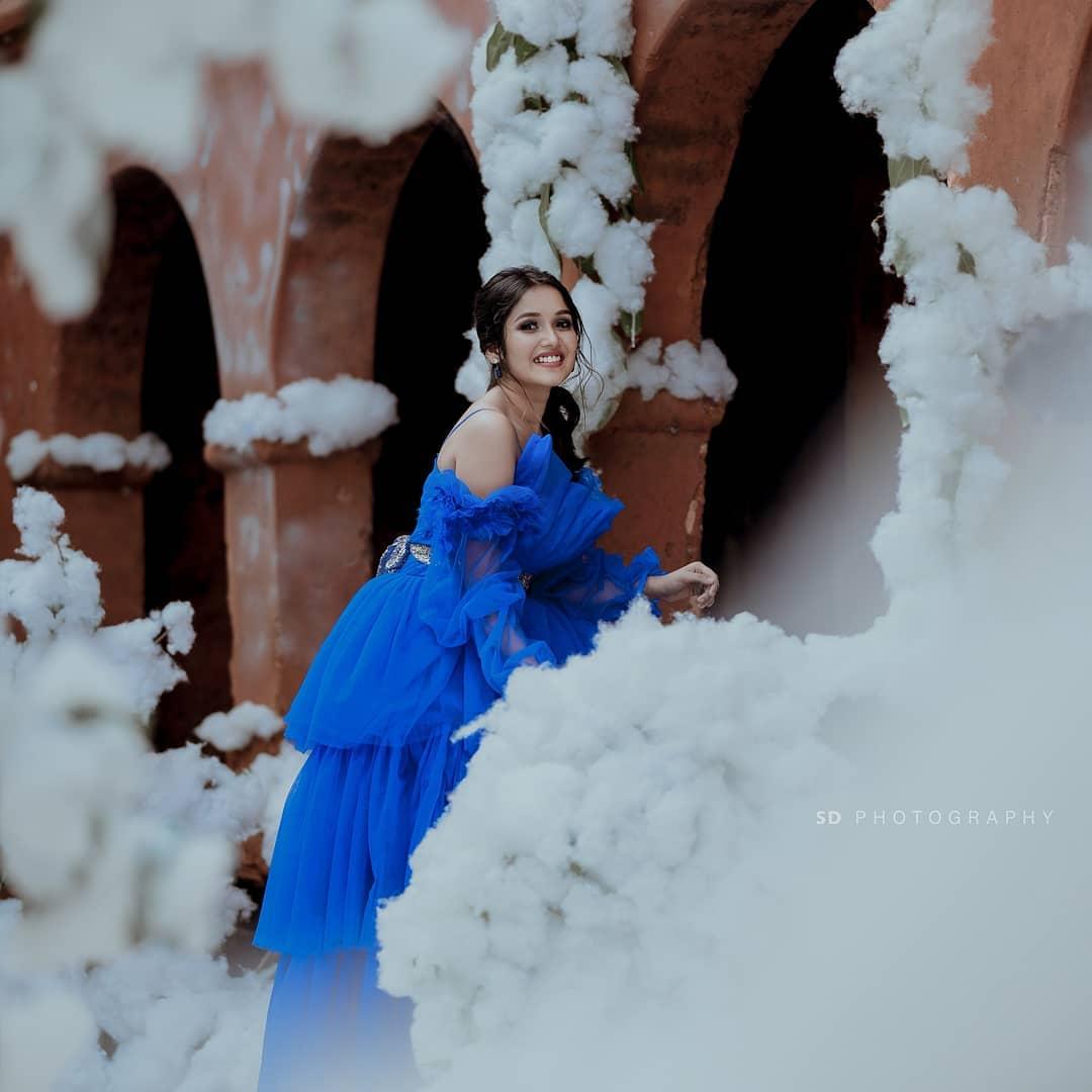 Anikha Surendran Actress hd photo