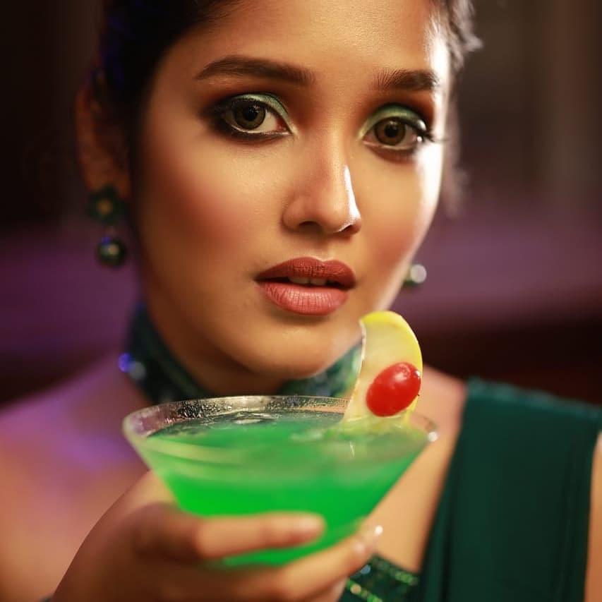 Anikha Surendran Actress hd photo