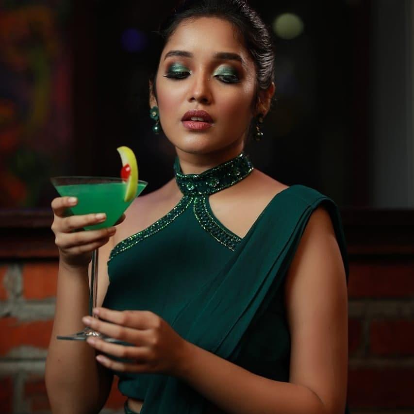 Anikha Surendran Actress hd photo