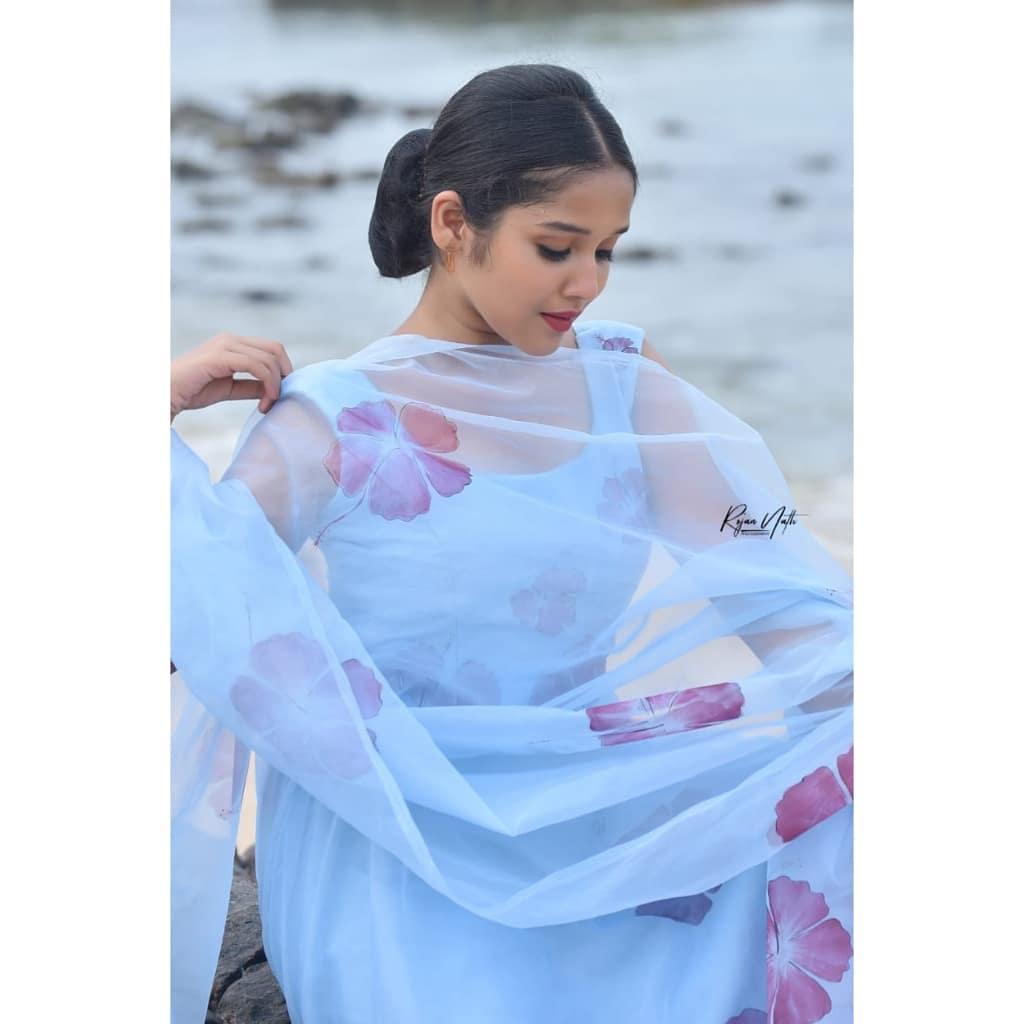 Anikha Surendran Actress hd photo