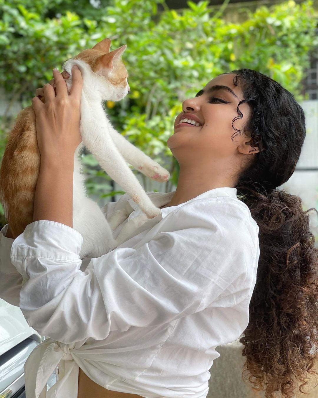 Anupama Parameswaran Actress hd photo