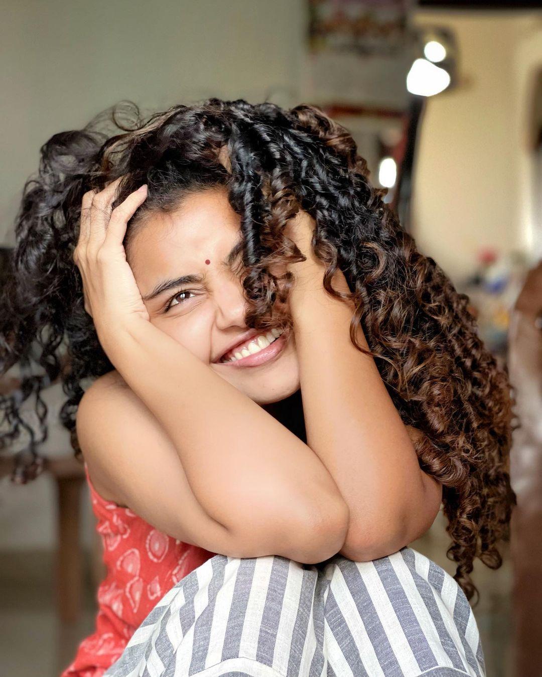 Anupama Parameswaran Actress hd photo
