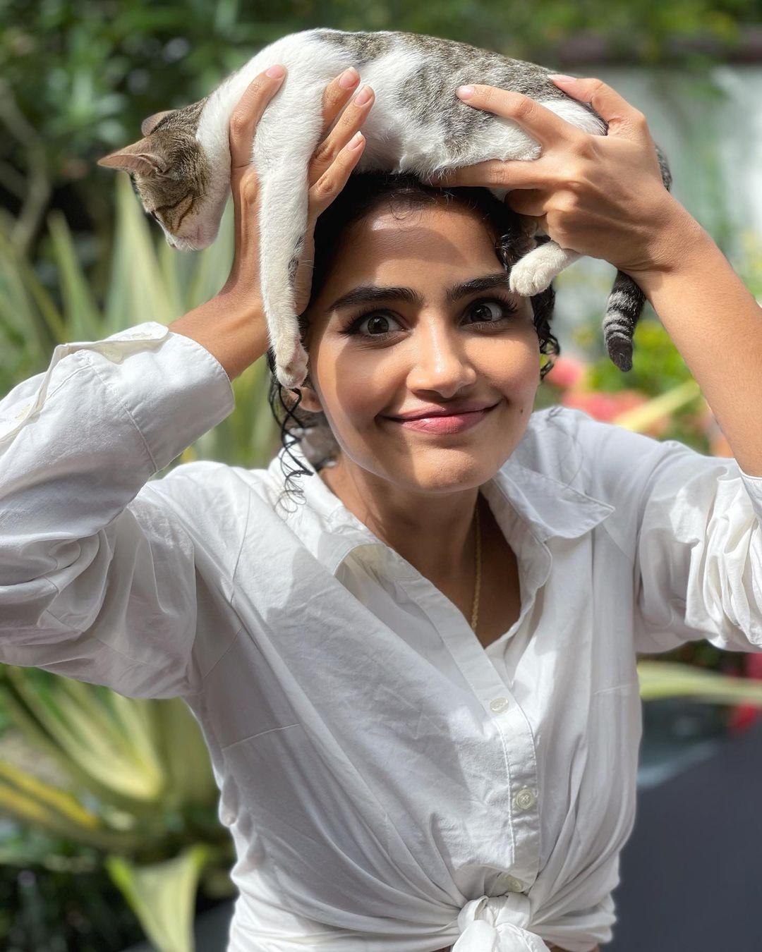 Anupama Parameswaran Actress hd photo