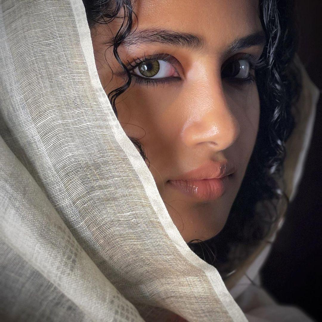 Anupama Parameswaran Actress hd photo