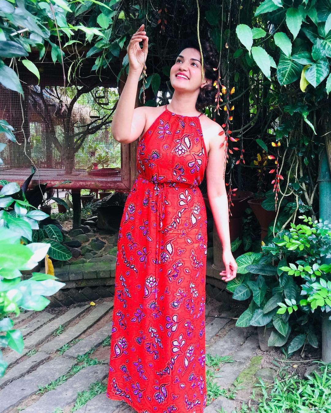 Honey Rose Actress hd photo