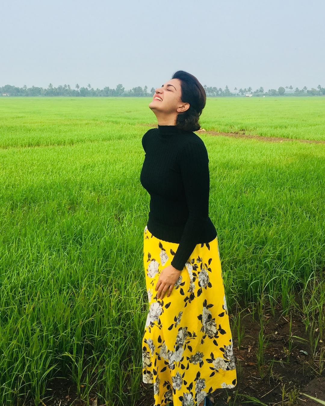 Honey Rose Actress hd photo