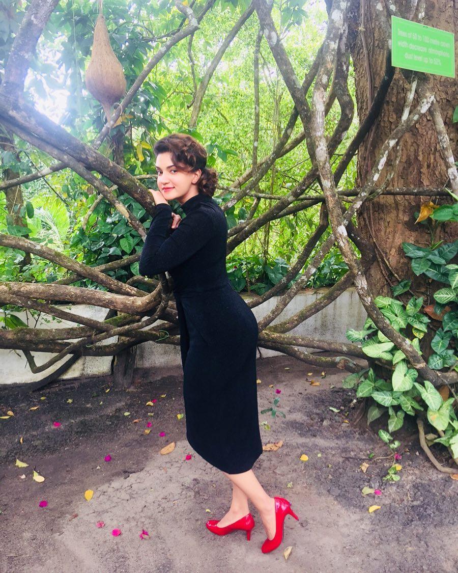 Honey Rose Actress hd photo