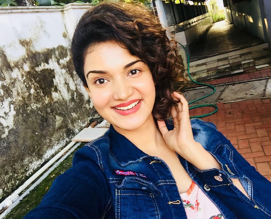 Honey Rose Actress hd photo