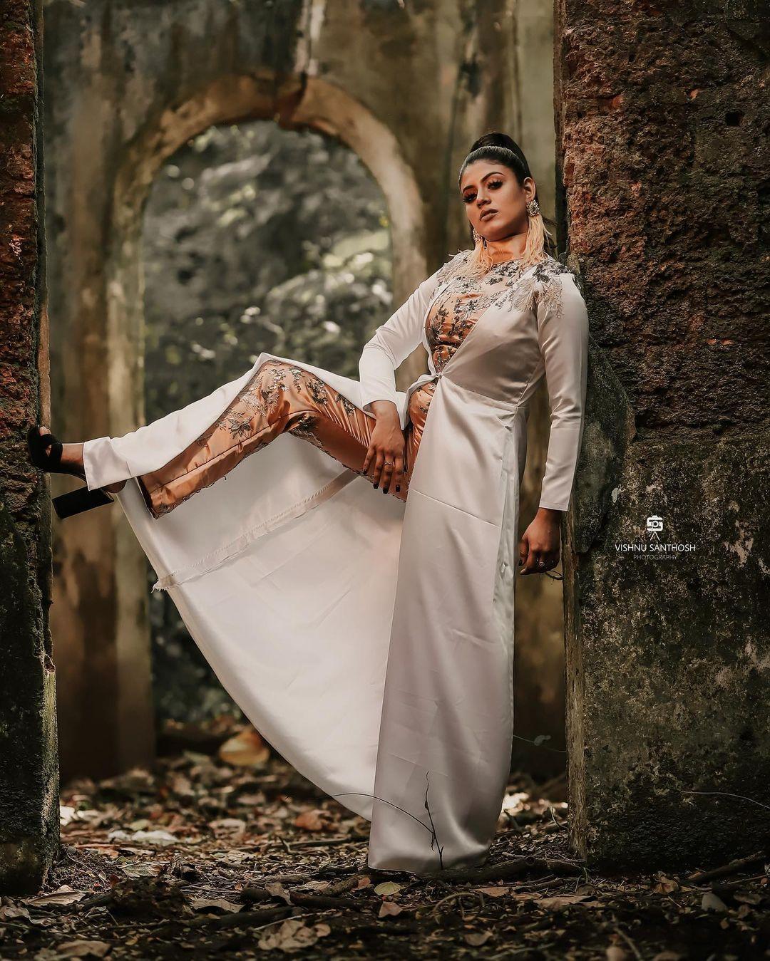 Iniya Actress hd photo