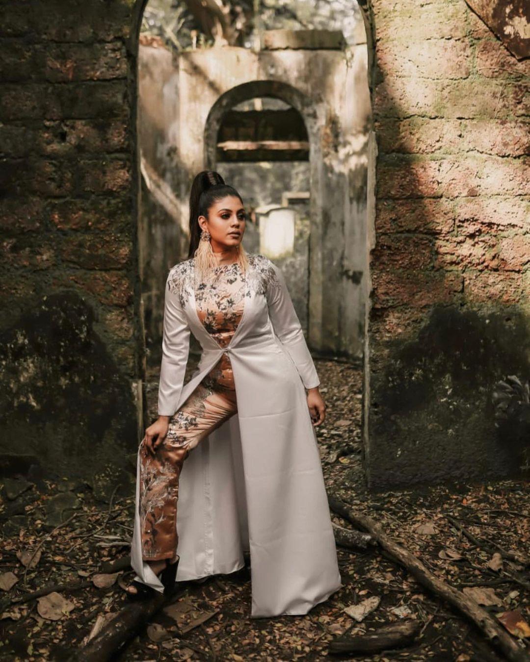 Iniya Actress hd photo