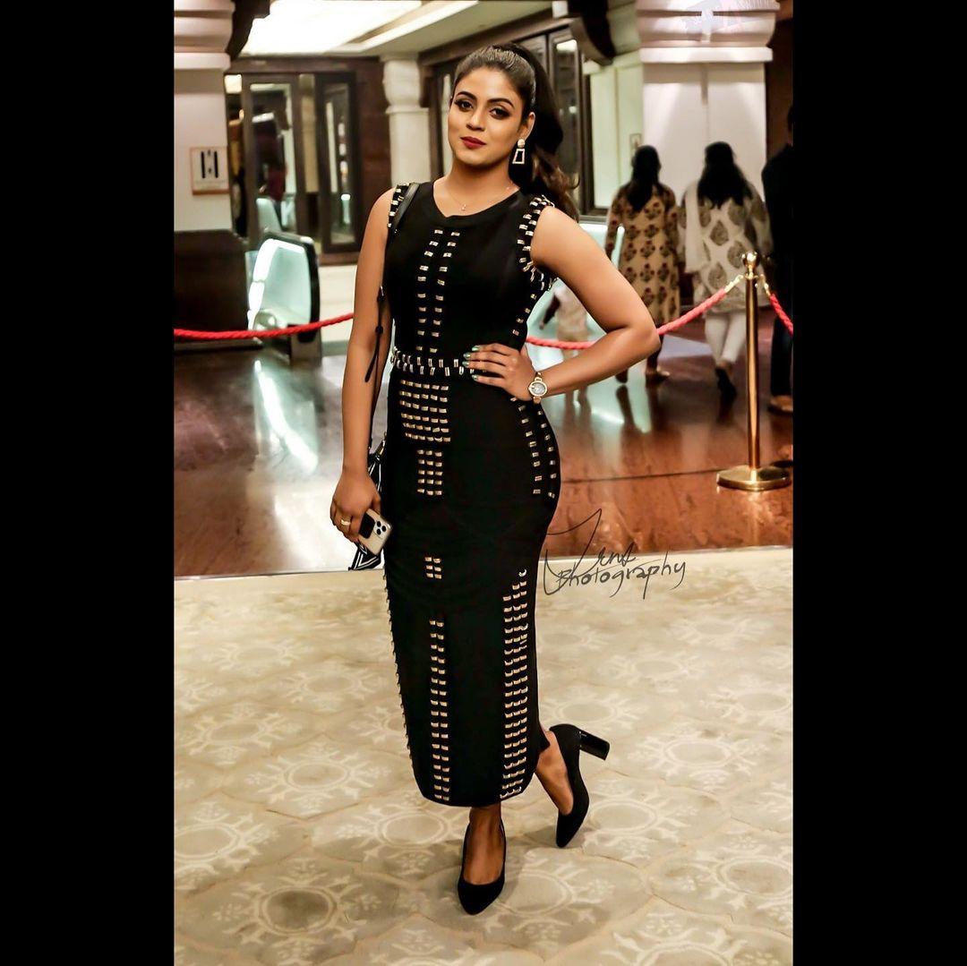 Iniya Actress hd photo