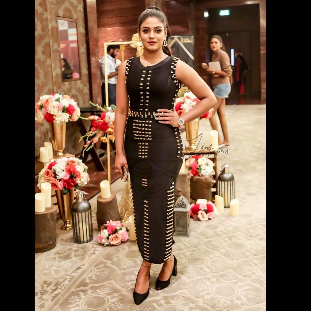 Iniya Actress hd photo
