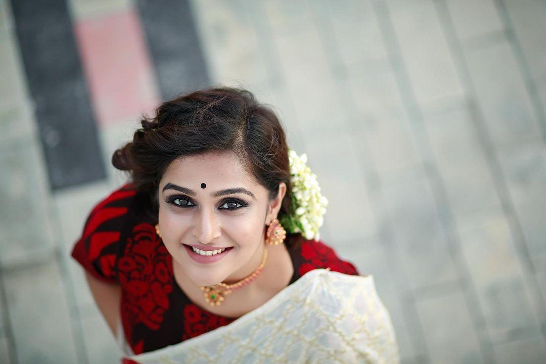 Ramya Nambessan Actress hd photo