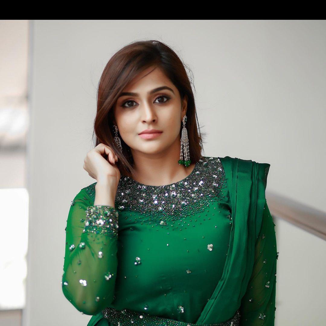 Ramya Nambessan Actress hd photo