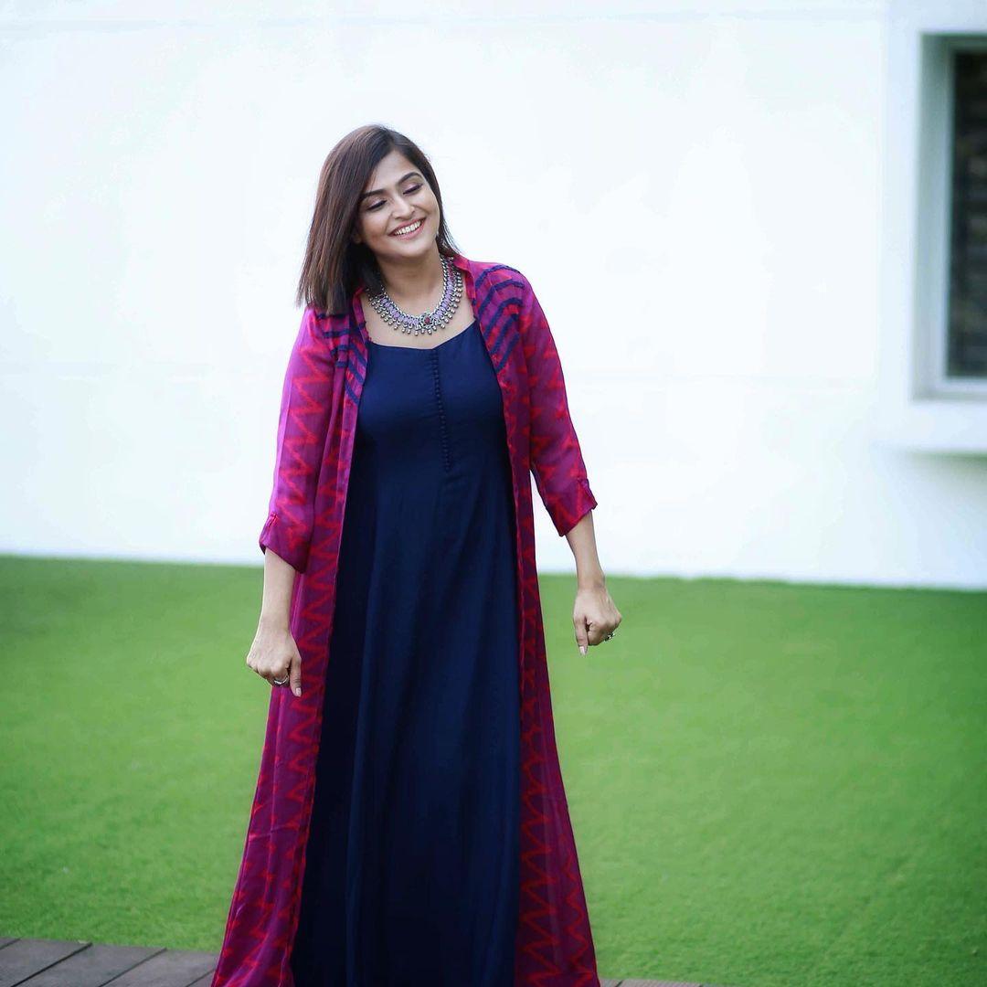 Ramya Nambessan Actress hd photo