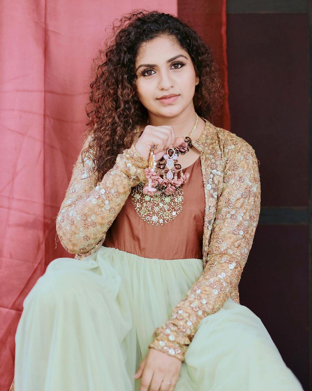 Noorin Shereef Actress hd photo