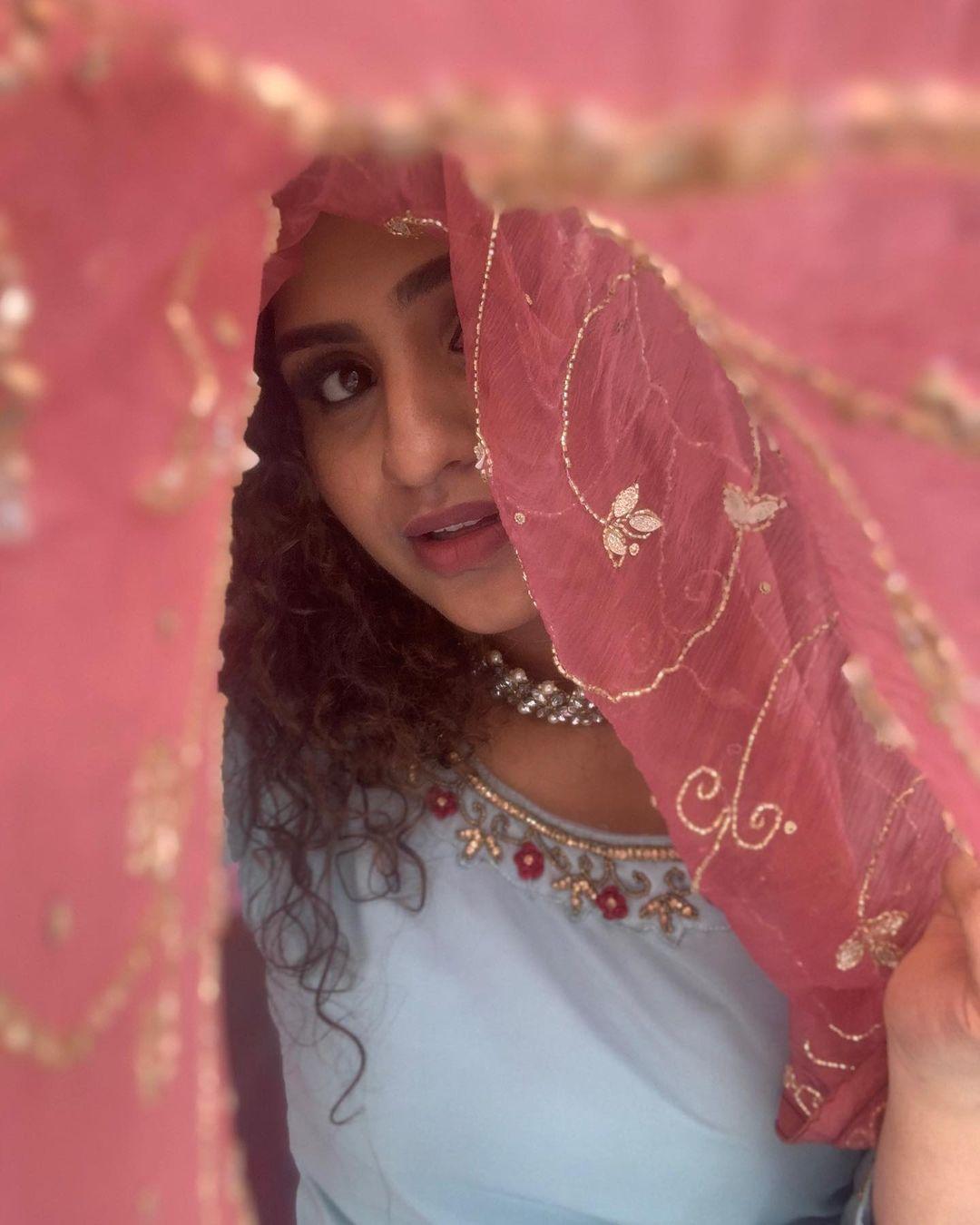 Noorin Shereef Actress hd photo