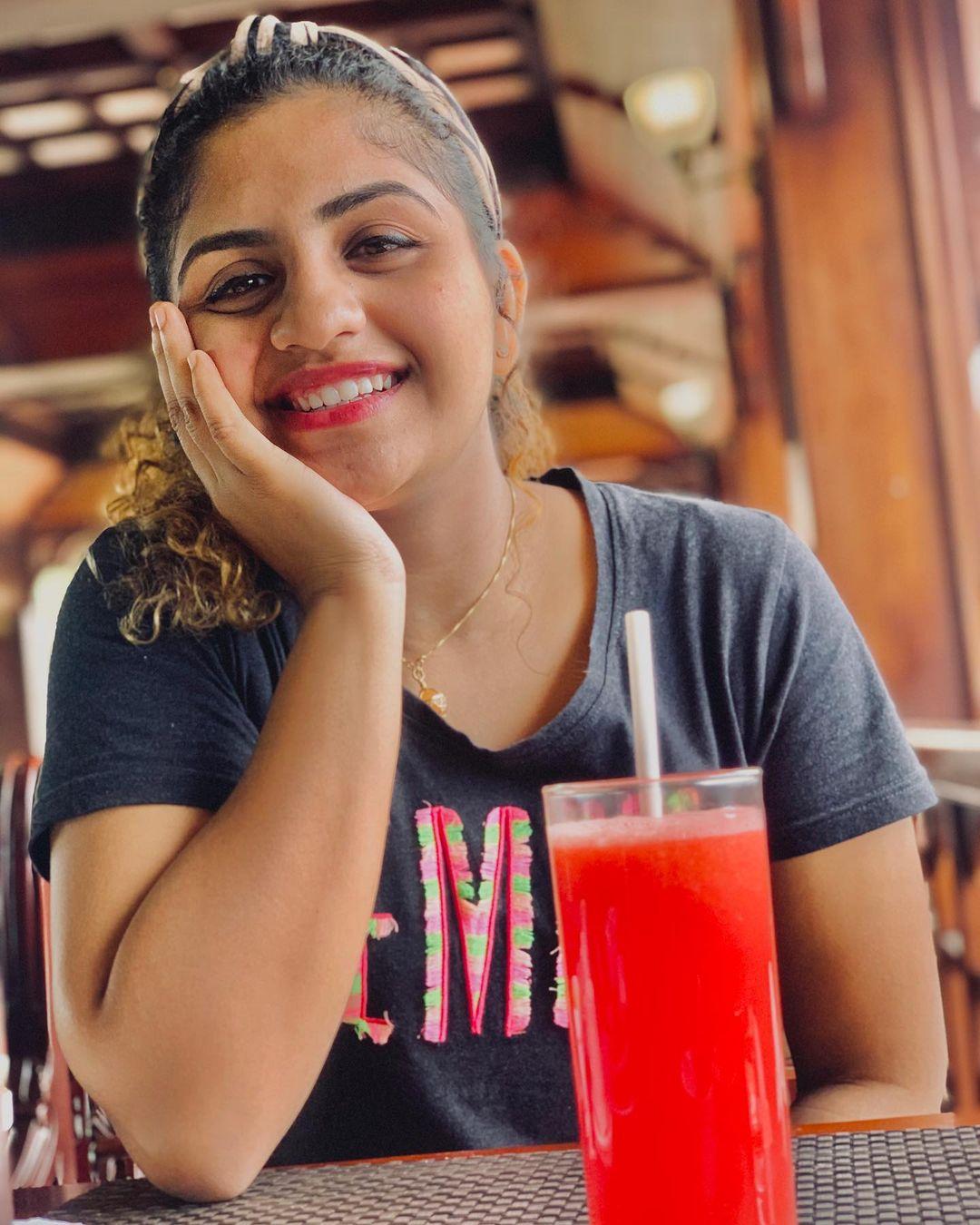 Noorin Shereef Actress hd photo