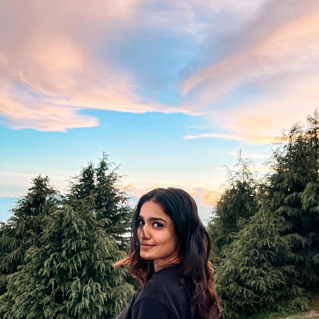 Saniya Iyappan Actress hd photo