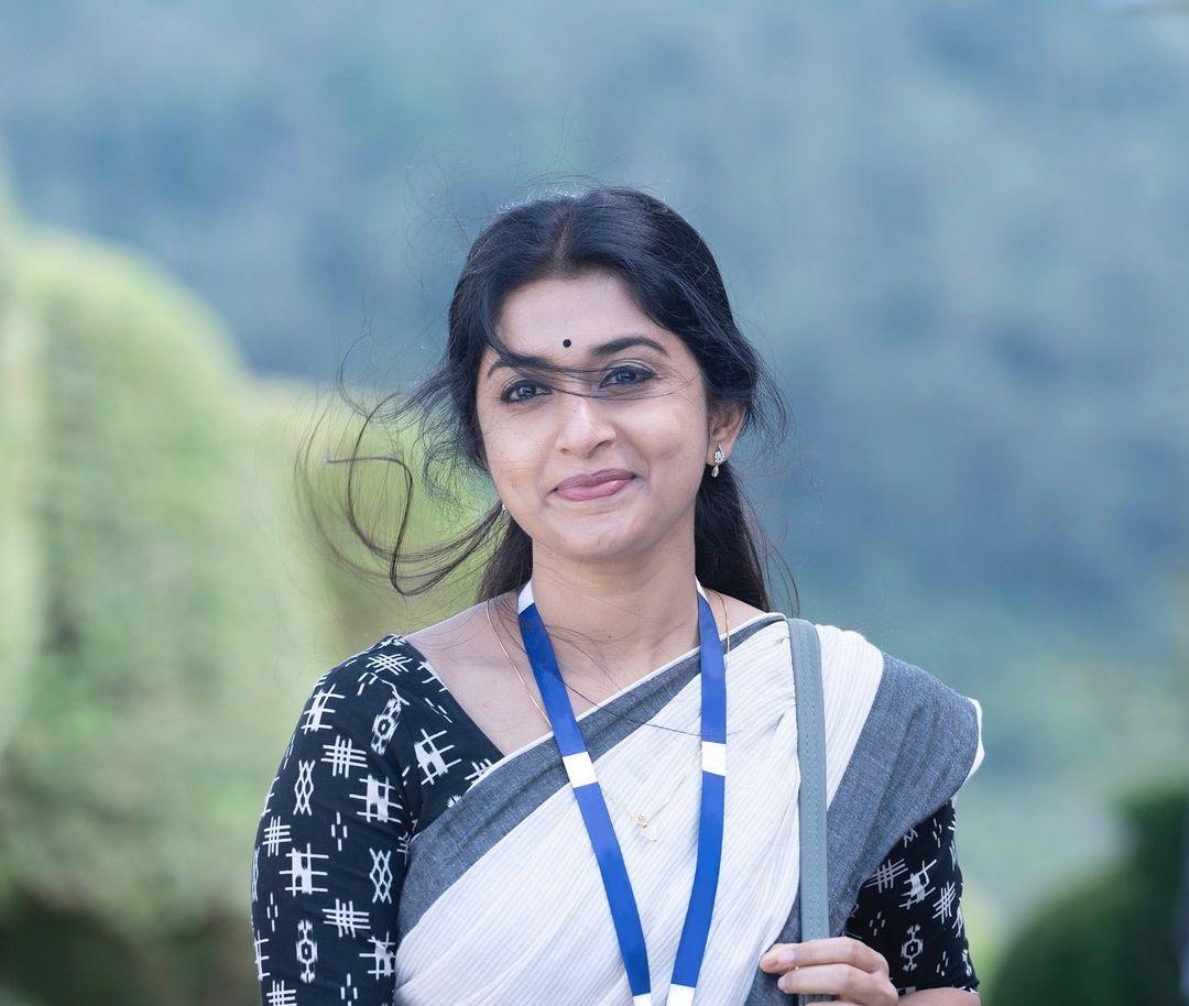 Meera Jasmine Actress hd photo