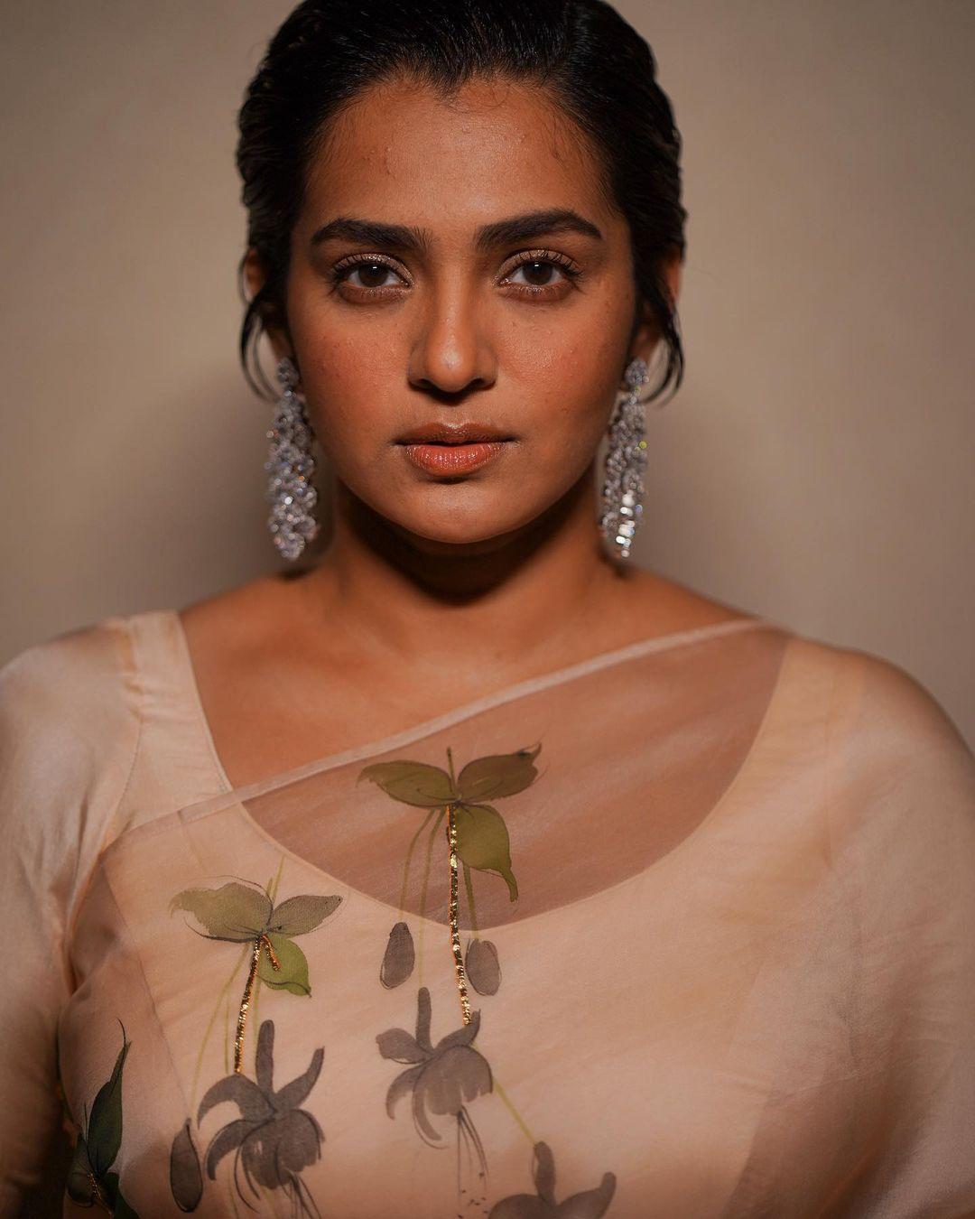 Parvathy Thiruvothu Actress hd photo