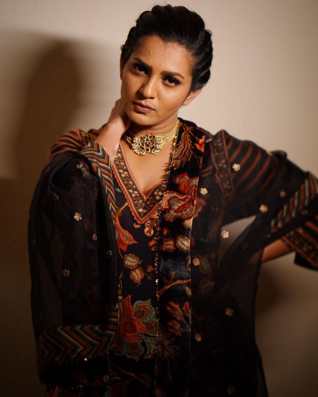 Parvathy Thiruvothu Actress hd photo