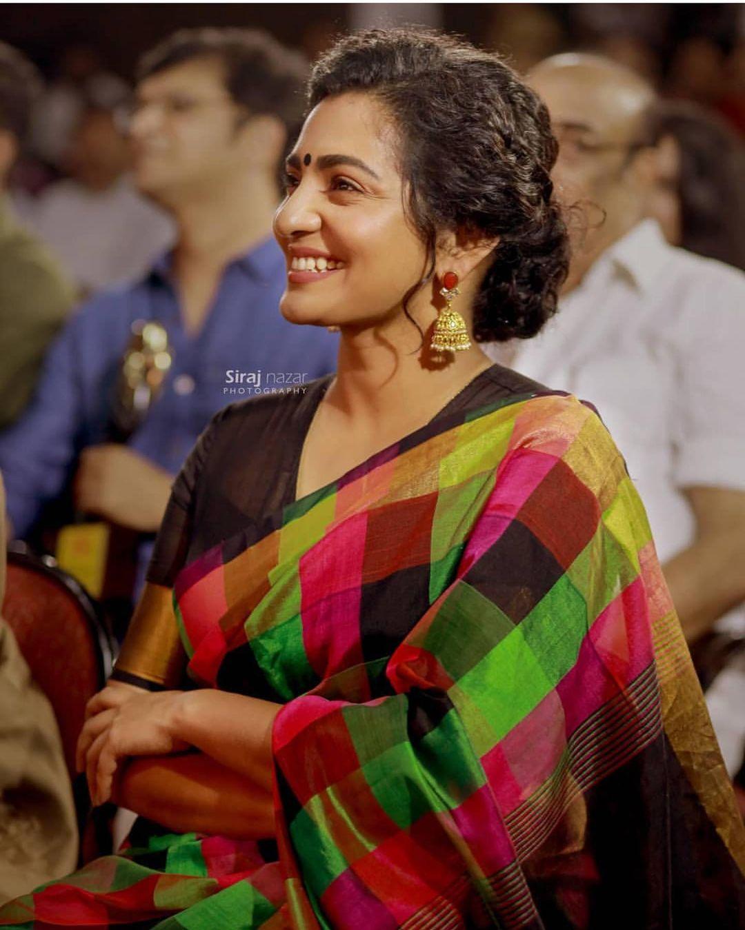 Parvathy Thiruvothu Actress hd photo