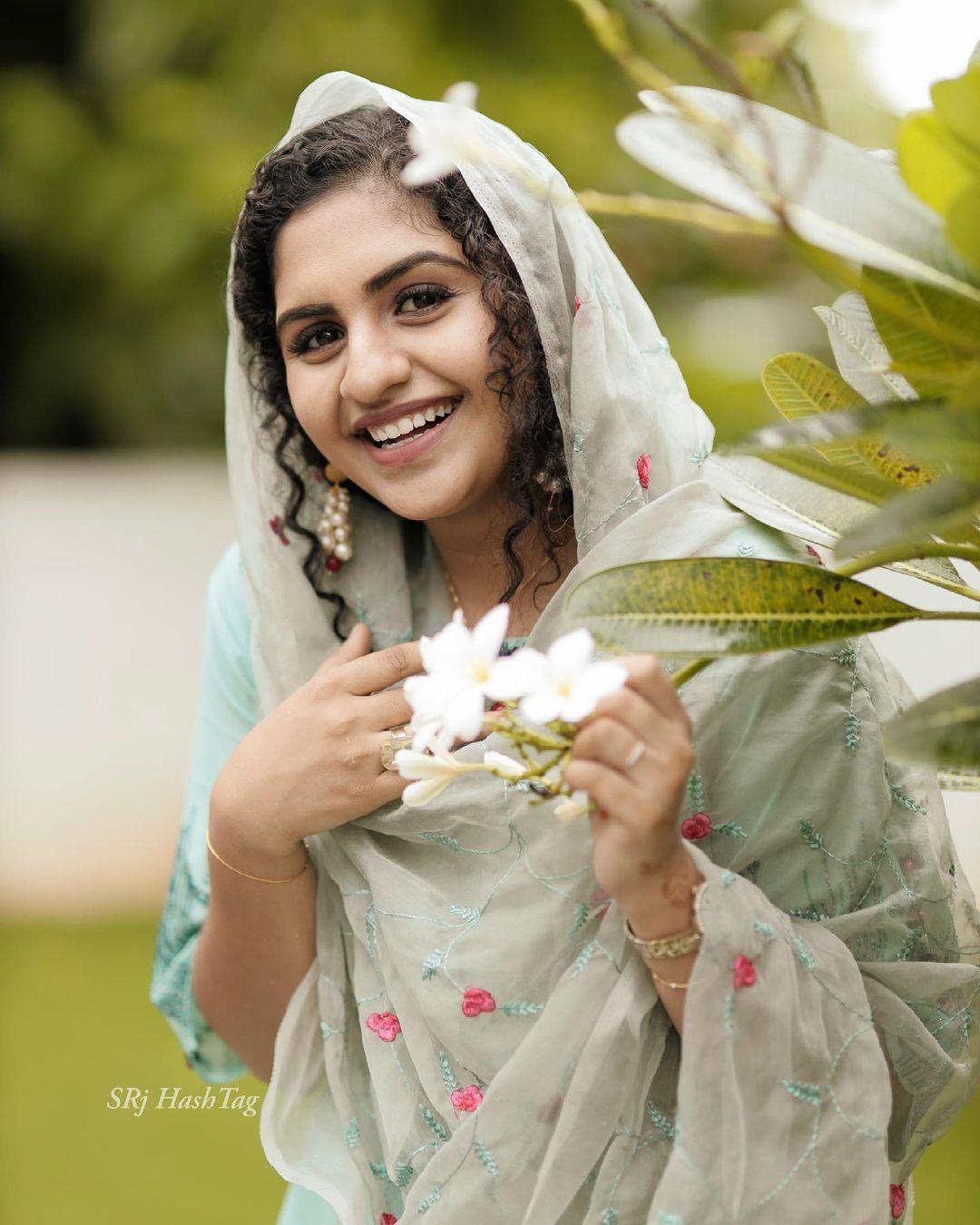 Noorin Shereef Actress hd photo