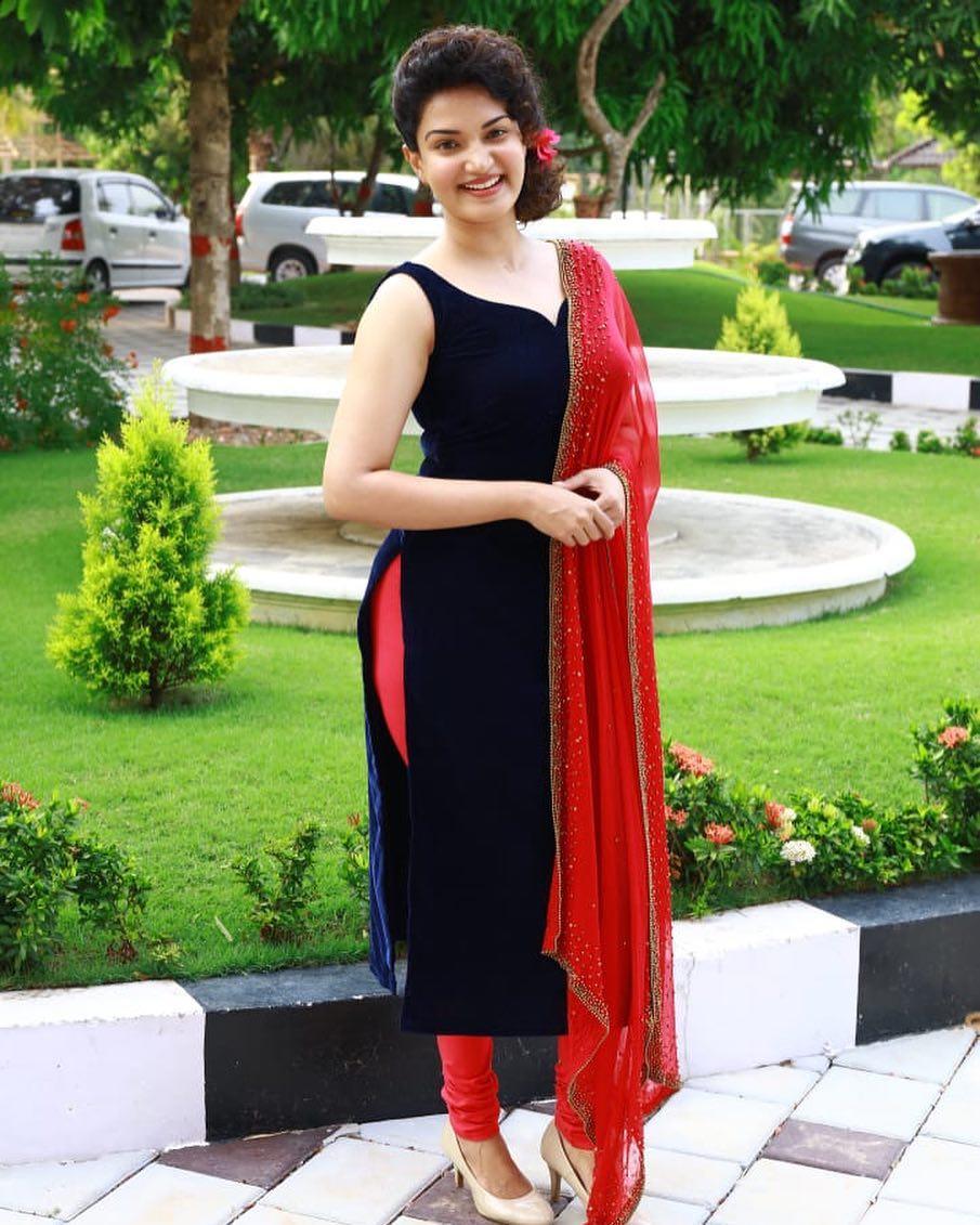 Honey Rose Actress hd photo