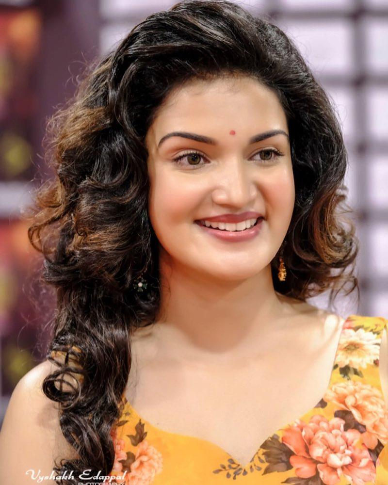 Honey Rose Actress hd photo