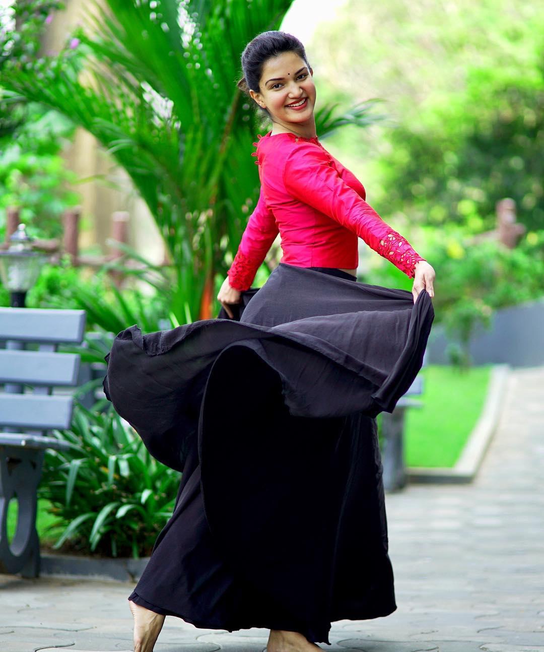 Honey Rose Actress hd photo