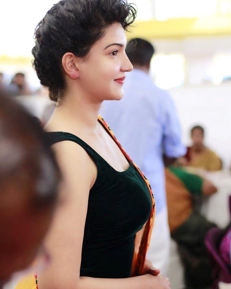Honey Rose Actress hd photo