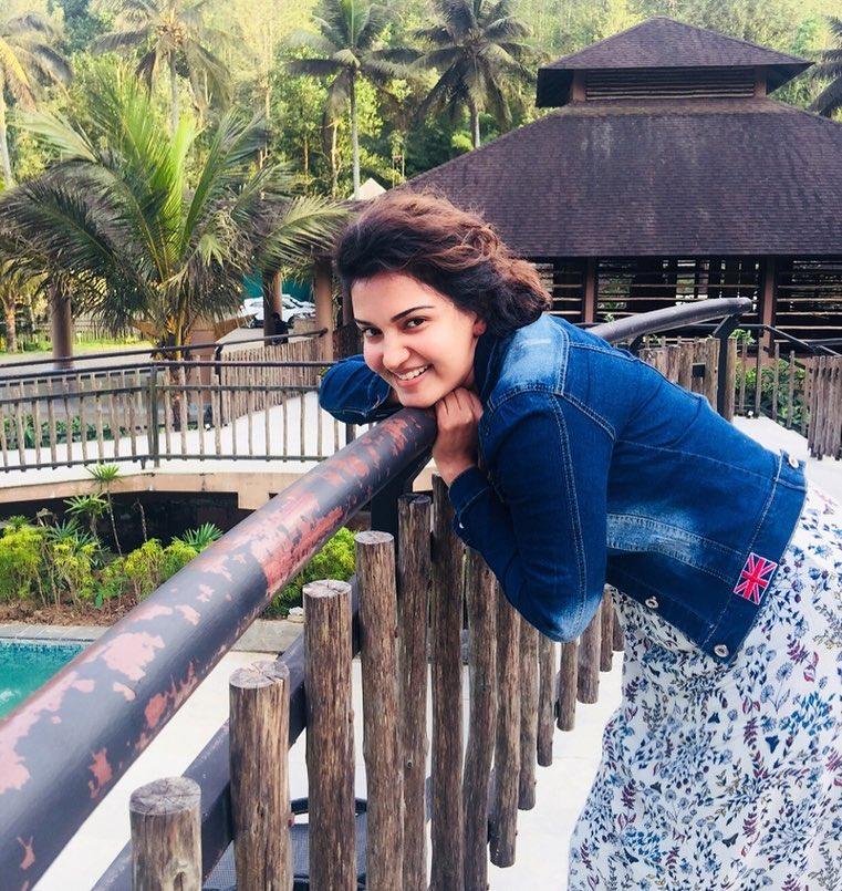 Honey Rose Actress hd photo
