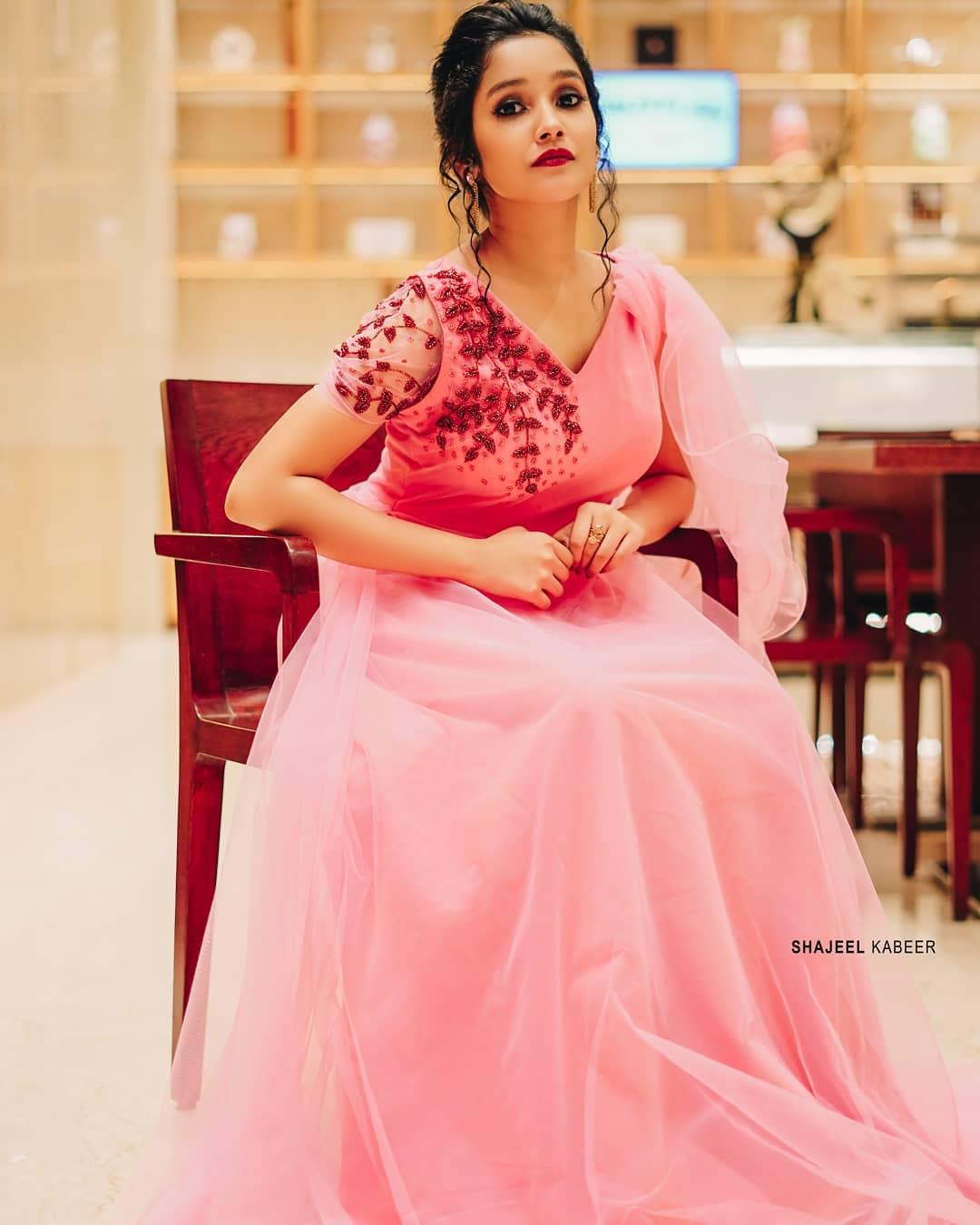 Anikha Surendran Actress hd photo