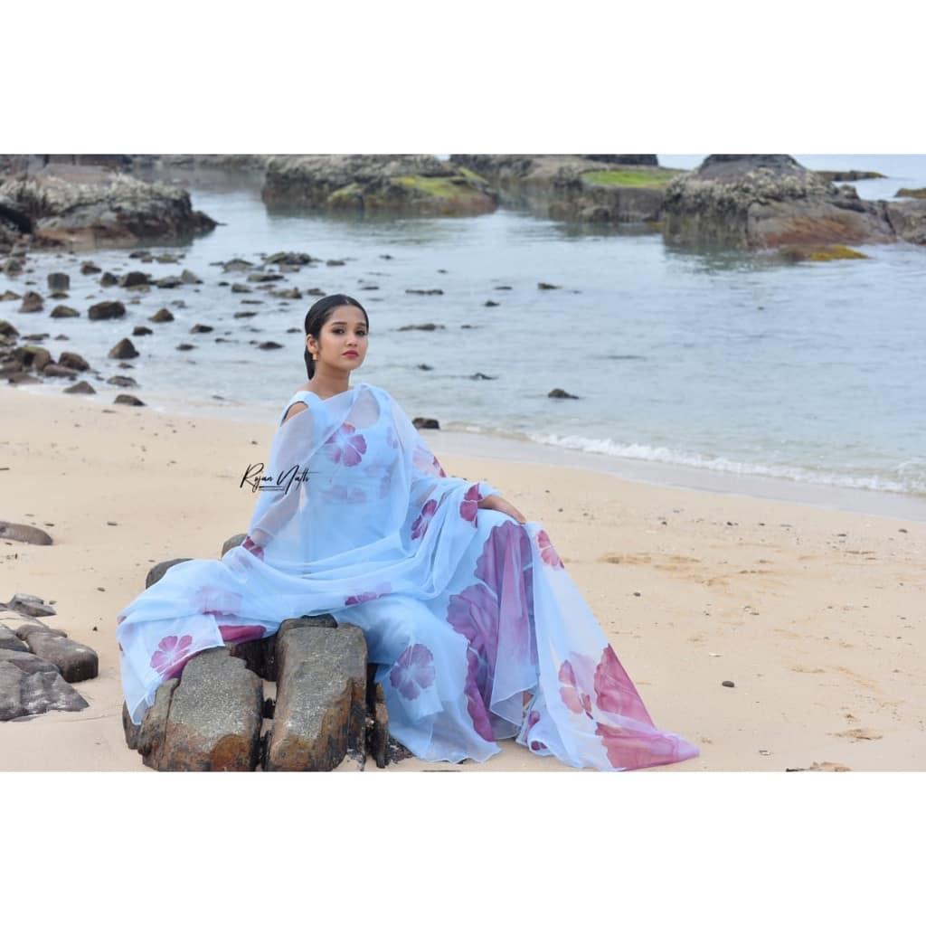 Anikha Surendran Actress hd photo