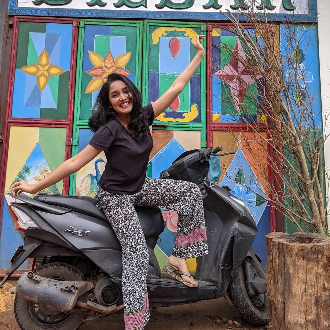 Anikha Surendran Actress hd photo