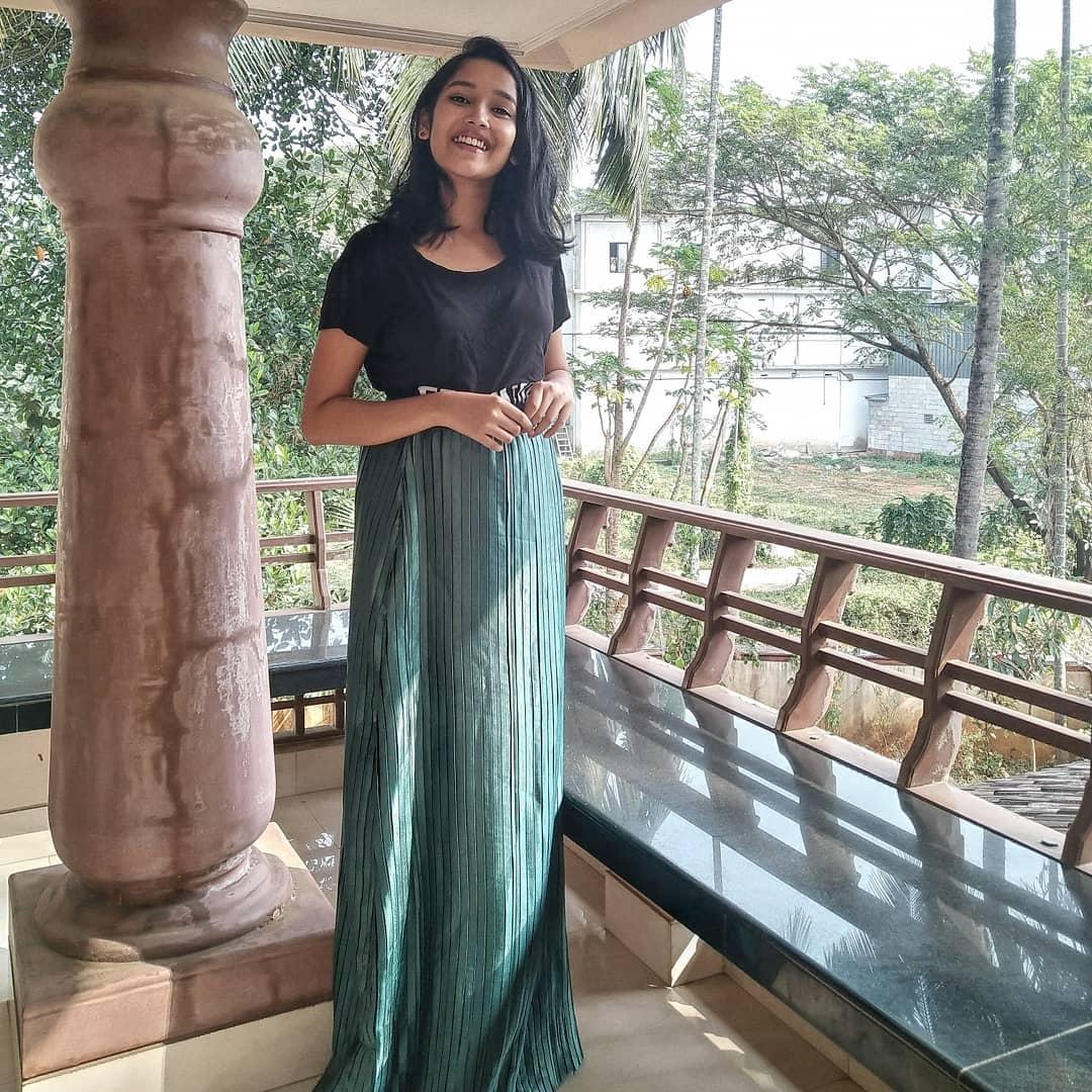 Anikha Surendran Actress hd photo