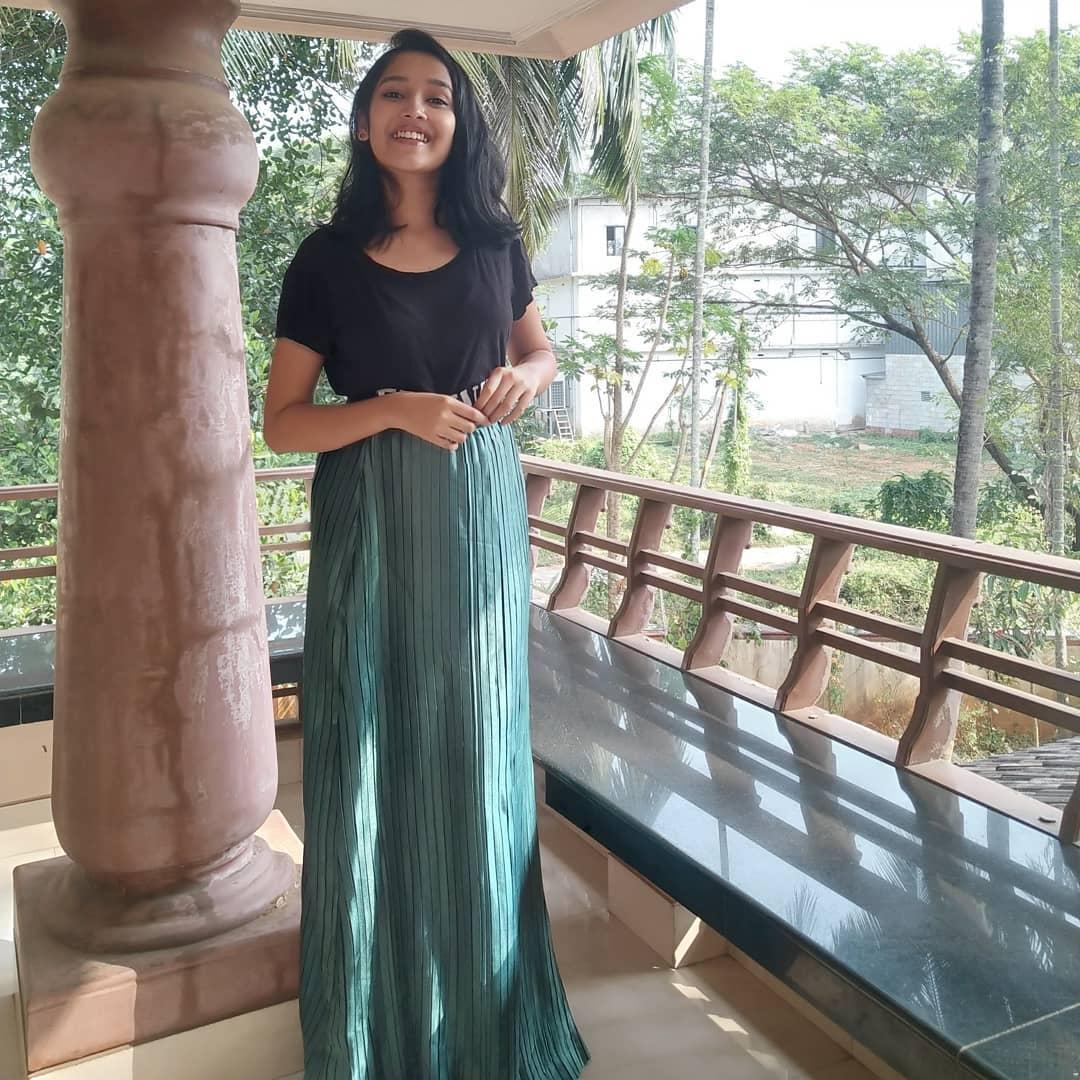 Anikha Surendran Actress hd photo