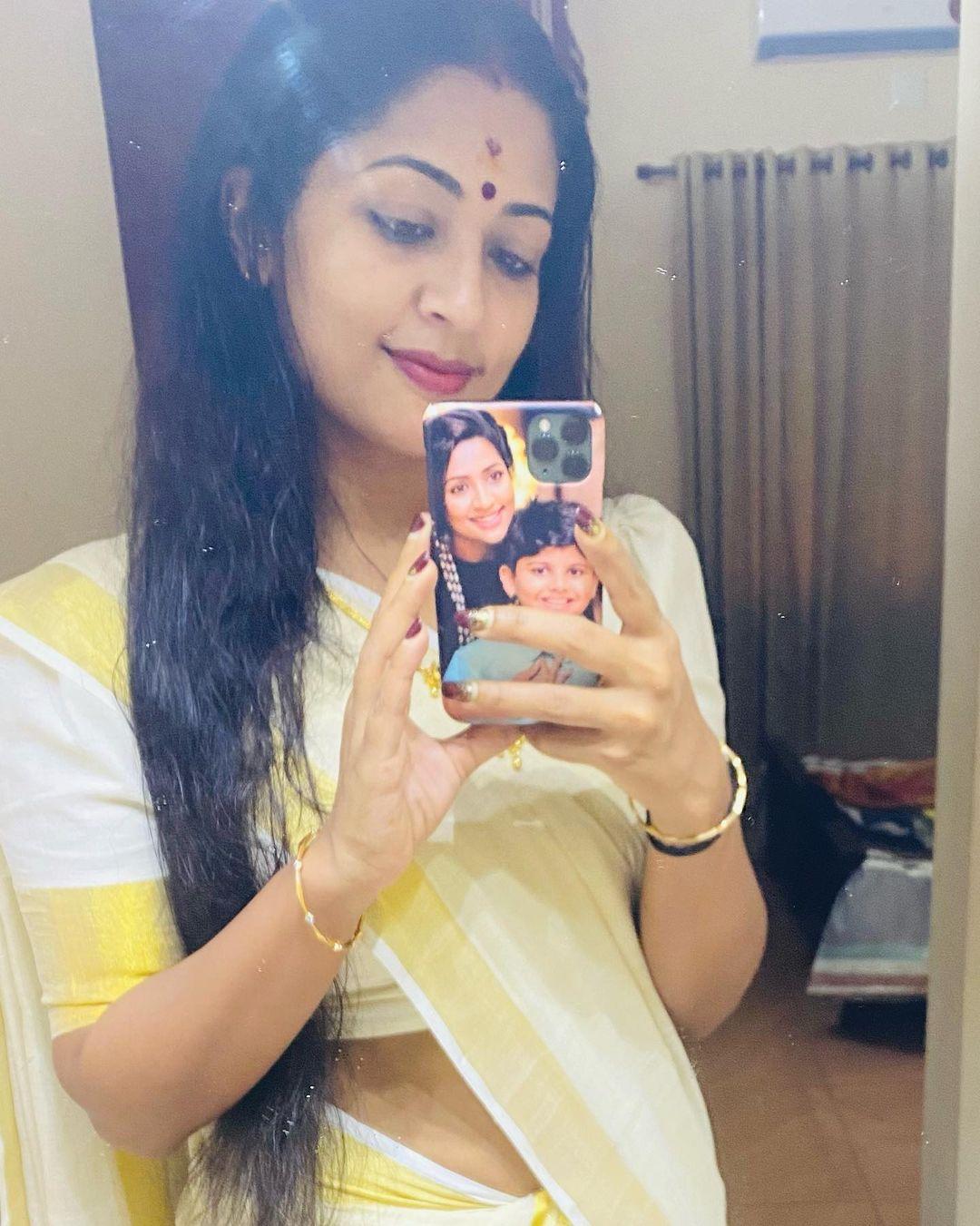 Navya Nair Actress hd photo